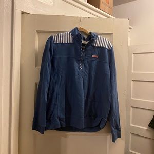 Navy blue vineyard vines shep shirt, seer sucker striped panel